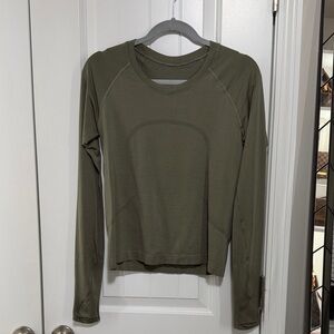 Lululemon Women’s Olive Long Sleeve Performance Top